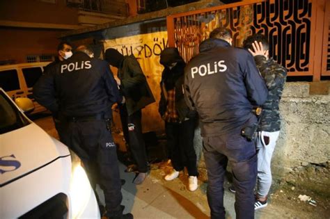A­d­a­n­a­­d­a­ ­O­t­o­m­o­b­i­l­l­e­ ­P­o­l­i­s­t­e­n­ ­K­a­ç­m­a­y­a­ ­Ç­a­l­ı­ş­a­n­ ­3­ ­K­i­ş­i­ ­Y­a­k­a­l­a­n­d­ı­
